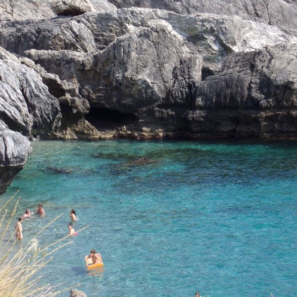 rocks-at-beach-damnoni-south-rethymno-crete