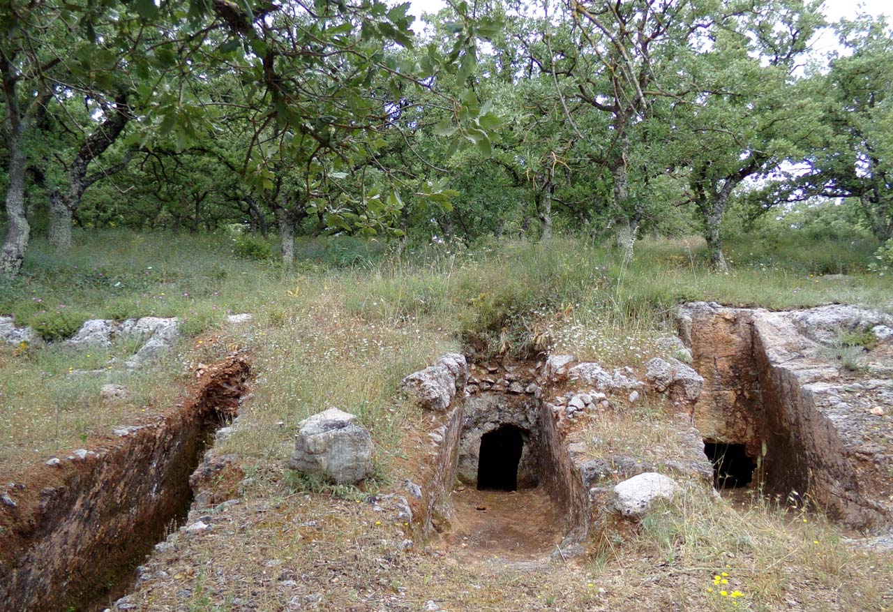 tombs-late-minoan-cemetery-armenoi-rethymno-crete